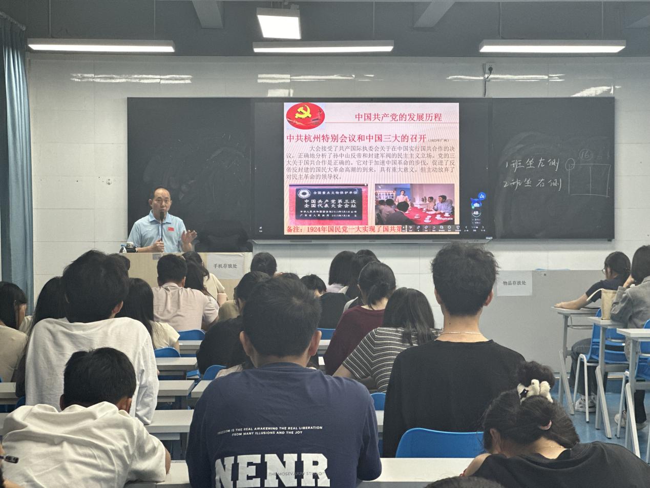图:杨立君授课