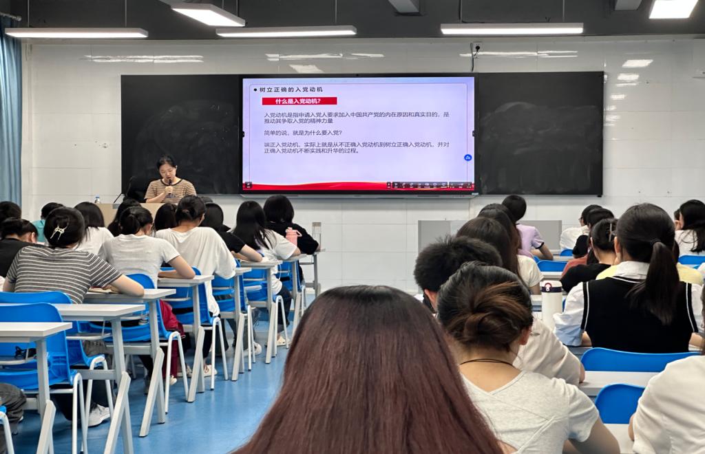 图:薛晓授课